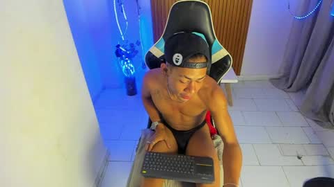 Snapshot of alexis_23cm chatting on 05.01.26 alexis_23cm online show from 05.01.26