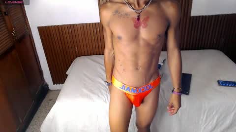 Snapshot of alexis_23cm chatting on 05.20.26 alexis_23cm online show from 05.20.26