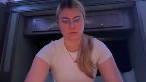 Snapshot of alexisdanielxo chatting on 09.18.25 Alexis Danielle online show from 09.18.25