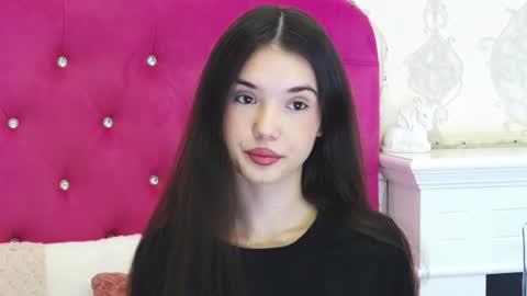 Snapshot of alexisdevine chatting on 06.18.26 alexisdevine online show from 06.18.26