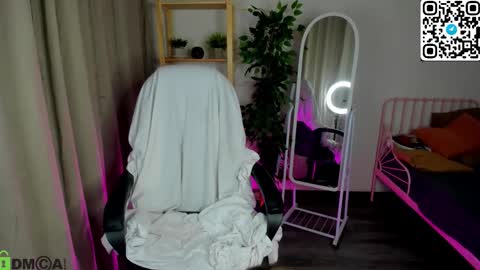 Snapshot of alexisl0ve chatting on 02.13.26 Alexis Mon Tue Wed Thu Fri 7 GMT 0100am-0700am online show from 02.13.26