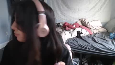 alexislove8 online show from 10.28.25