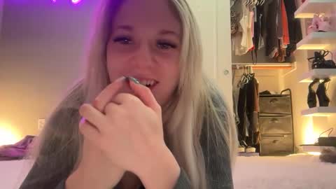 Snapshot of alexispaige06 chatting on 04.24.26 alexispaige06 online show from 04.24.26