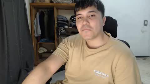 Snapshot of alexriversx chatting on 04.12.26 Alexander online show from 04.12.26