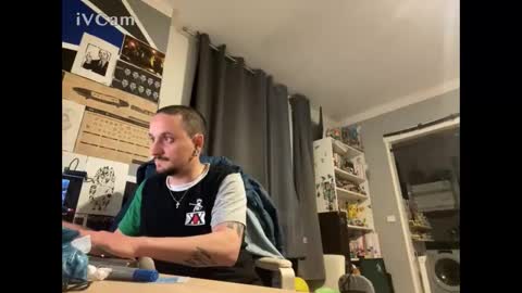 Snapshot of alexthefootman chatting on 04.09.26 TicklishDude online show from 04.09.26