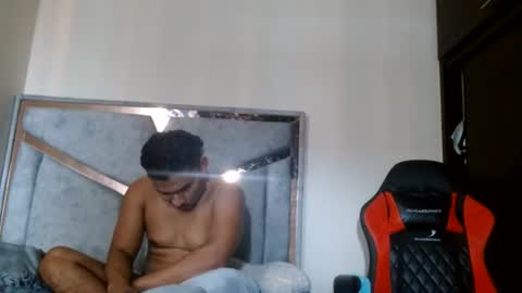 Snapshot of alexvsluisa chatting on 06.24.26 alex y luisa online show from 06.24.26