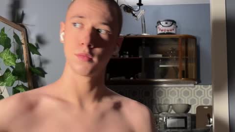 Snapshot of alexwos chatting on 12.10.24 Alex online show from 12.10.24