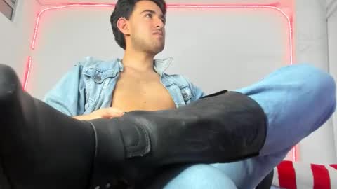 Snapshot of alexxx_savage chatting on 03.25.26 Alexander online show from 03.25.26