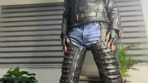 Snapshot of alexxx_savage chatting on 04.01.26 Alexander online show from 04.01.26