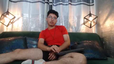 Snapshot of alexy_re chatting on 11.10.25 alexy re online show from 11.10.25