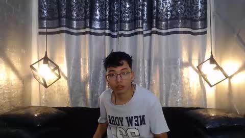 Snapshot of alexy_re chatting on 11.24.25 alexy re online show from 11.24.25