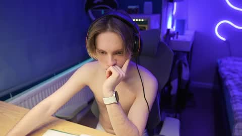 Snapshot of alexycutie chatting on 04.26.26 Alexycutie online show from 04.26.26