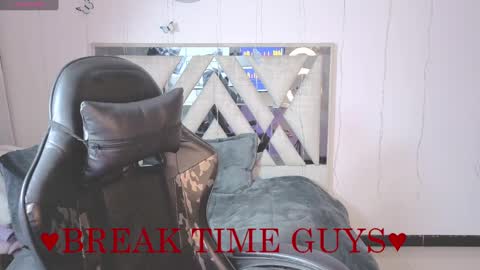 Snapshot of alfresii_rivera chatting on 11.22.25 Carolina Join The Fan Club online show from 11.22.25