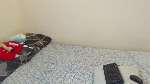 Snapshot of algiz_ chatting on 11.10.25 algiz_ online show from 11.10.25