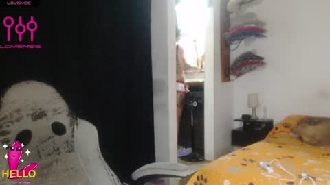 Snapshot of alguien_mas01 chatting on 06.23.26 cami online show from 06.23.26
