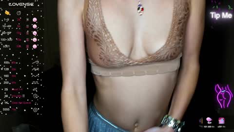 Snapshot of alianna_solo_kiss chatting on 01.28.25 Alianna online show from 01.28.25