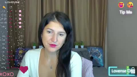 Snapshot of alianna_solo_kiss chatting on 11.11.25 Alianna online show from 11.11.25