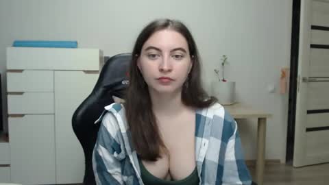 Snapshot of alice_________________________ chatting on 06.18.26 Alice online show from 06.18.26