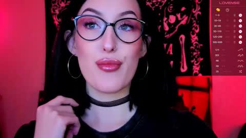 Snapshot of alice___mistress chatting on 10.19.25 Miss Alice online show from 10.19.25