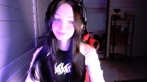 Snapshot of alice__aris chatting on 02.27.25 Alice Aris online show from 02.27.25