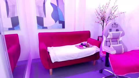 Snapshot of alice_candace chatting on 09.28.25 Alice online show from 09.28.25