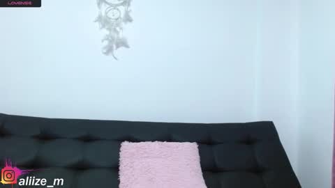 Snapshot of alice_dussan_ chatting on 10.23.25 alice online show from 10.23.25