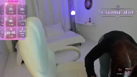Snapshot of alice_elare chatting on 07.19.26 alice_elare online show from 07.19.26
