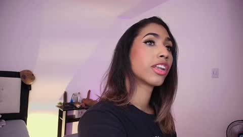 Snapshot of alice_massiel chatting on 12.12.24 online show from 12.12.24