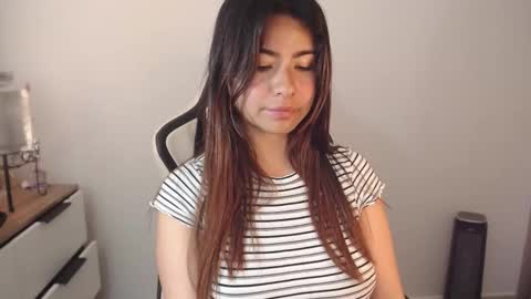 Snapshot of alice_middle01 chatting on 02.18.25 Alice online show from 02.18.25