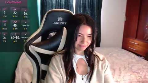 Snapshot of alice_middle01 chatting on 06.17.26 Alice online show from 06.17.26