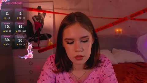 Snapshot of alice_miiiller chatting on 10.22.25 Alice online show from 10.22.25