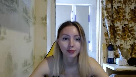 Snapshot of alice_smiles chatting on 03.22.26 Alice smiles online show from 03.22.26