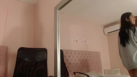 Snapshot of alice_sofia chatting on 11.29.25 Sofia online show from 11.29.25