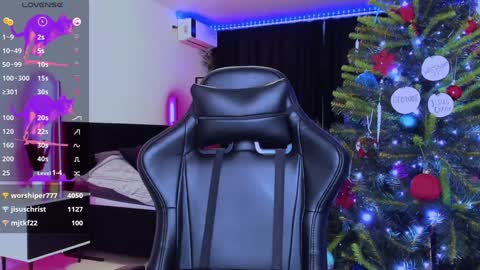 Snapshot of alice_specter chatting on 12.16.24 Alice online show from 12.16.24