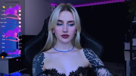 Snapshot of alice_specter chatting on 01.08.25 Alice online show from 01.08.25