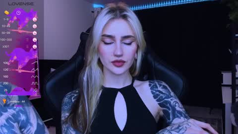 Snapshot of alice_specter chatting on 01.10.25 Alice online show from 01.10.25