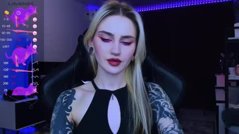 Snapshot of alice_specter chatting on 02.11.25 Alice online show from 02.11.25