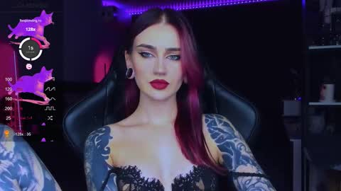 Snapshot of alice_specter chatting on 10.10.25 Alice online show from 10.10.25