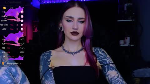 Snapshot of alice_specter chatting on 11.05.25 Alice online show from 11.05.25