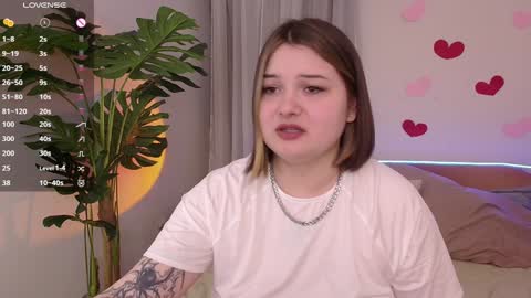 Snapshot of alice_walters chatting on 02.07.25 Alice online show from 02.07.25