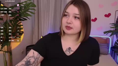 Snapshot of alice_walters chatting on 02.09.25 Alice online show from 02.09.25