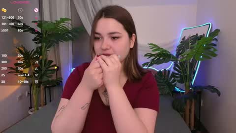 Snapshot of alice_walters chatting on 09.10.25 Alice online show from 09.10.25