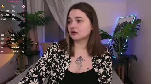 Snapshot of alice_walters chatting on 09.19.25 Alice online show from 09.19.25