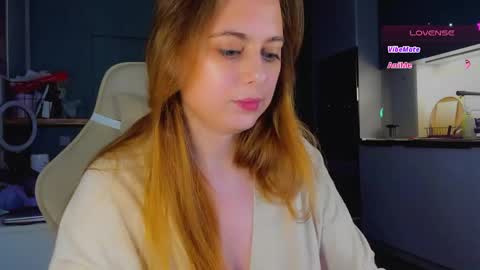 Snapshot of alice_wander chatting on 04.21.26 Alice online show from 04.21.26