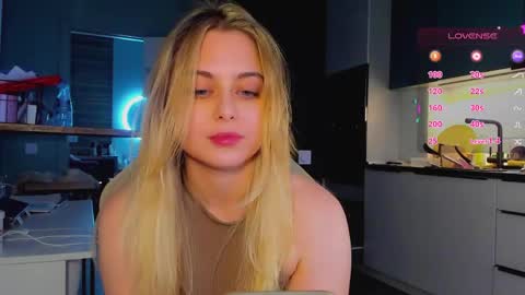 Snapshot of alice_wander chatting on 05.26.26 Alice online show from 05.26.26
