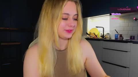 Snapshot of alice_wander chatting on 05.26.26 Alice online show from 05.26.26