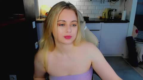 Snapshot of alice_wander chatting on 06.08.26 Alice online show from 06.08.26