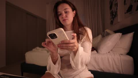 Snapshot of alicealberts chatting on 01.05.25 alicealberts online show from 01.05.25