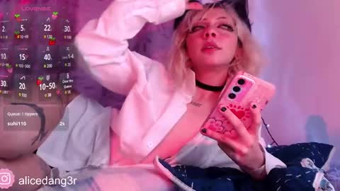 Snapshot of alicedang3r chatting on 01.08.25 Alice online show from 01.08.25