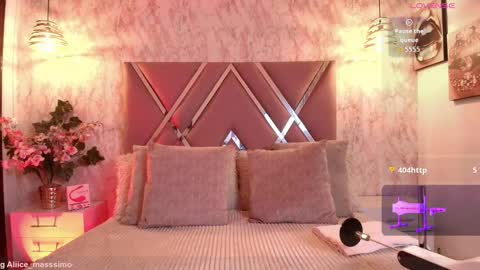 Snapshot of alicee1_ chatting on 10.07.25 Aliice online show from 10.07.25